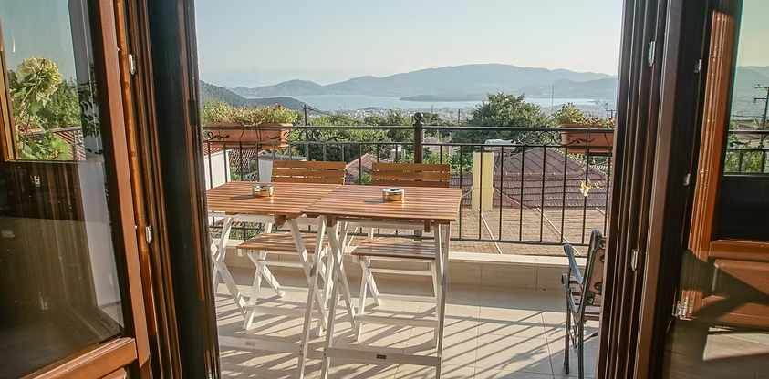 Κένταυρος μπαλκόνι με θέα στον Παγασητικό