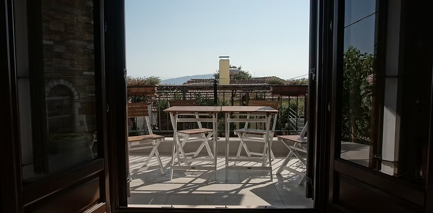 Νεφέλη ιδιωτικός εξωτερικός χώρος με θέα