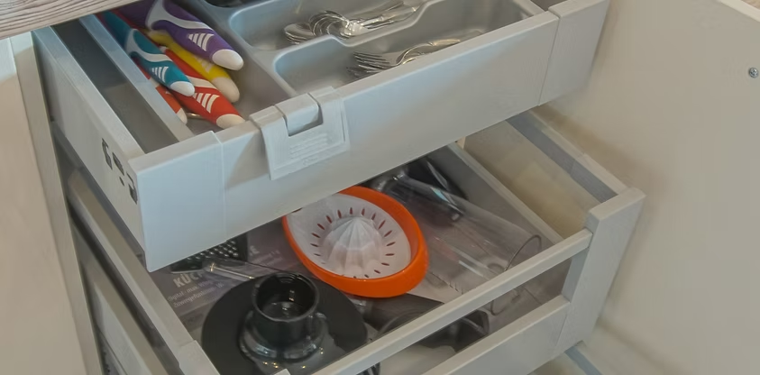 Νεφέλη συρτάρια και εξοπλισμός