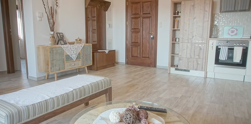 Νεφέλη είσοδος και κουζίνα